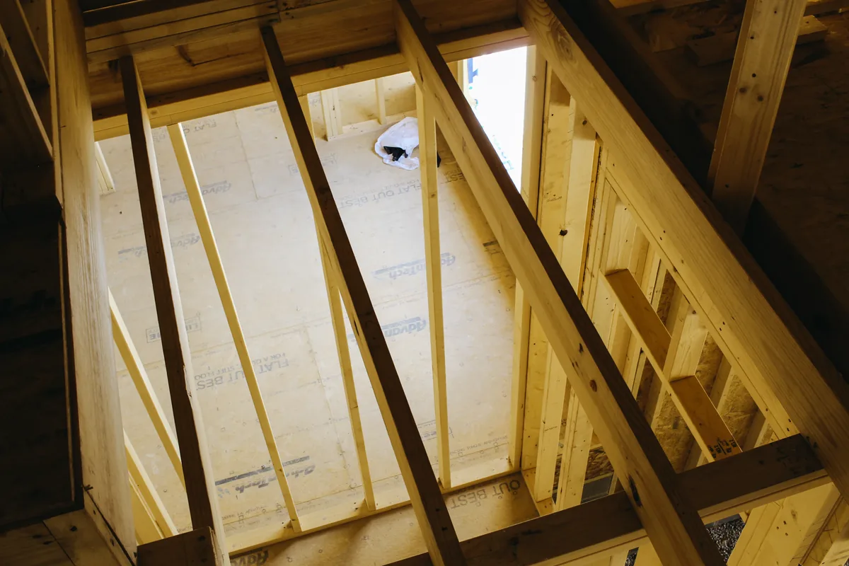 Florida contractor performing bathroom remodeling construction work