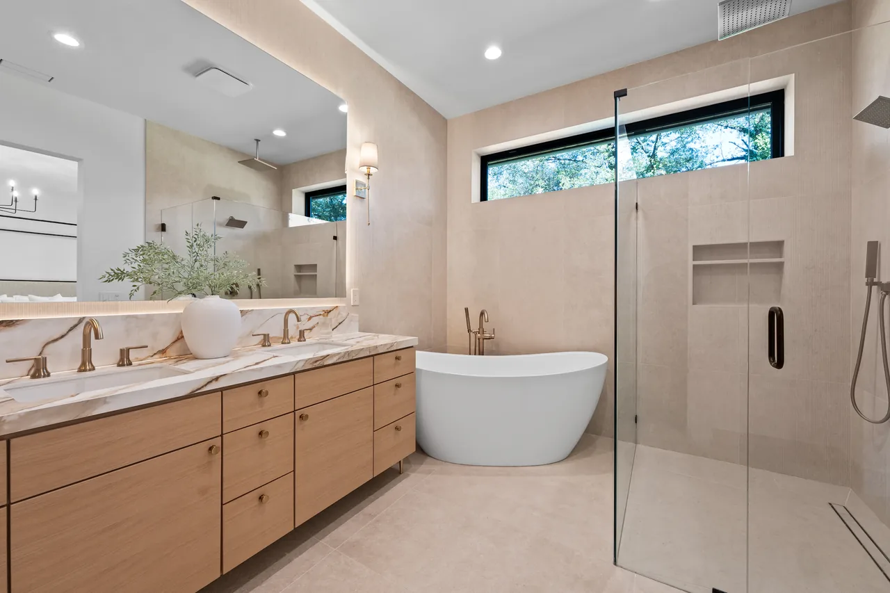 Bathroom Remodeling Florida — IWD Miami, licensed Florida contractor