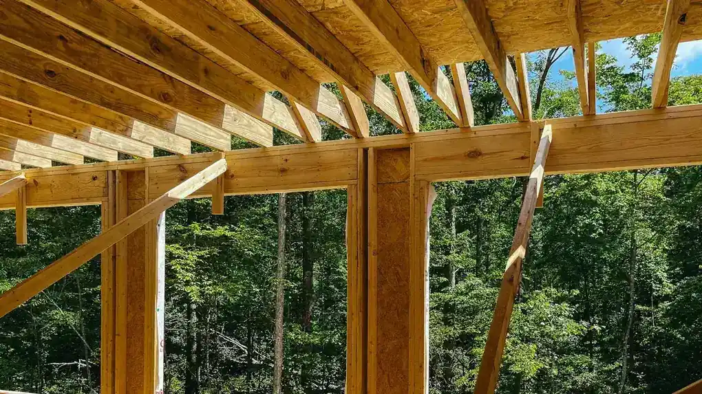 Florida contractor performing carpentry services construction work
