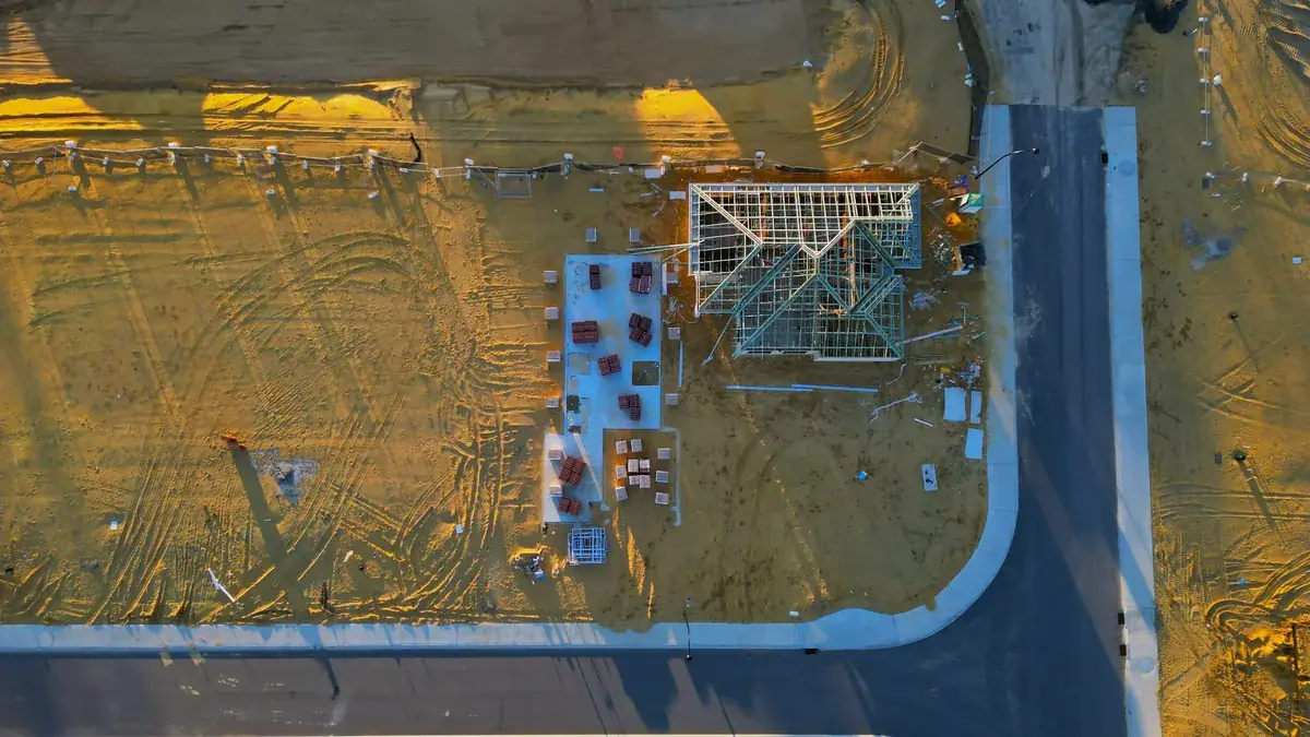 Florida contractor performing commercial construction construction work