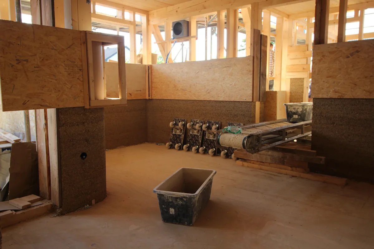 Florida contractor performing custom kitchens construction work