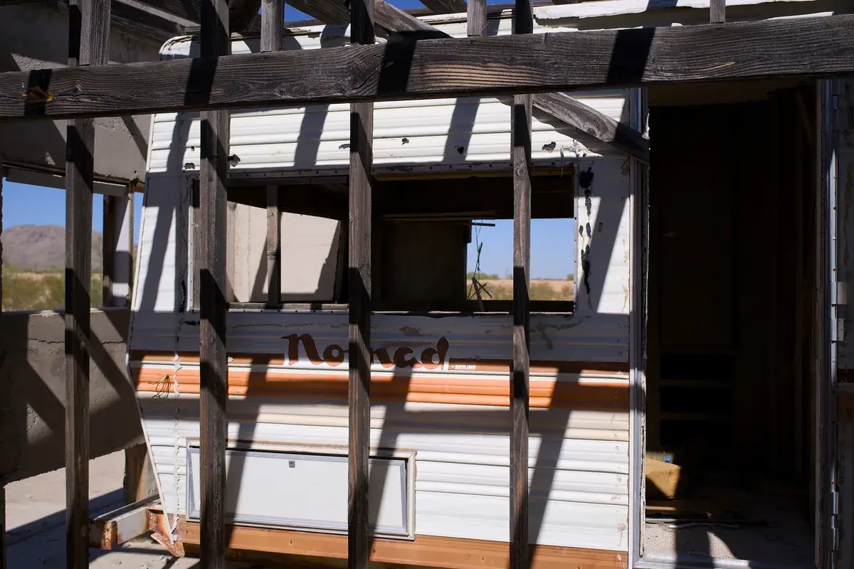 Florida contractor performing drywall repair construction work