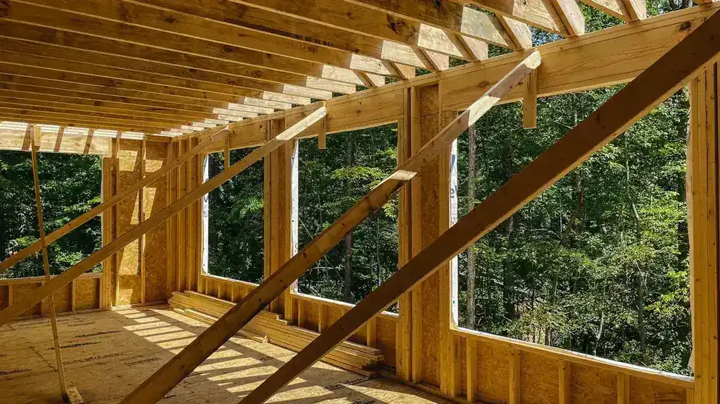 Florida contractor performing finish carpentry construction work