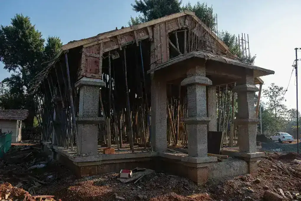 Florida contractor performing historic home restoration construction work
