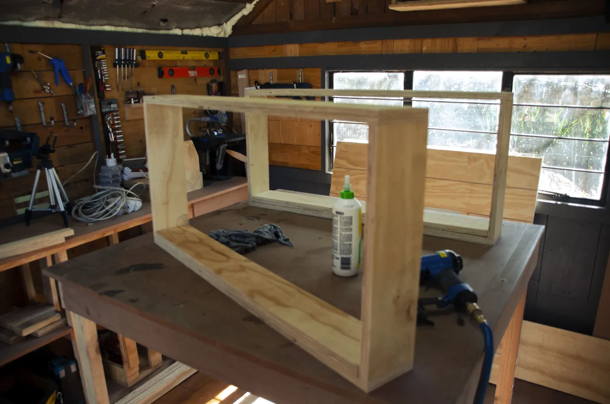 Florida contractor performing kitchen cabinets construction work