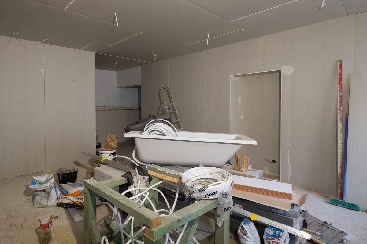 Florida contractor performing walk-in showers construction work
