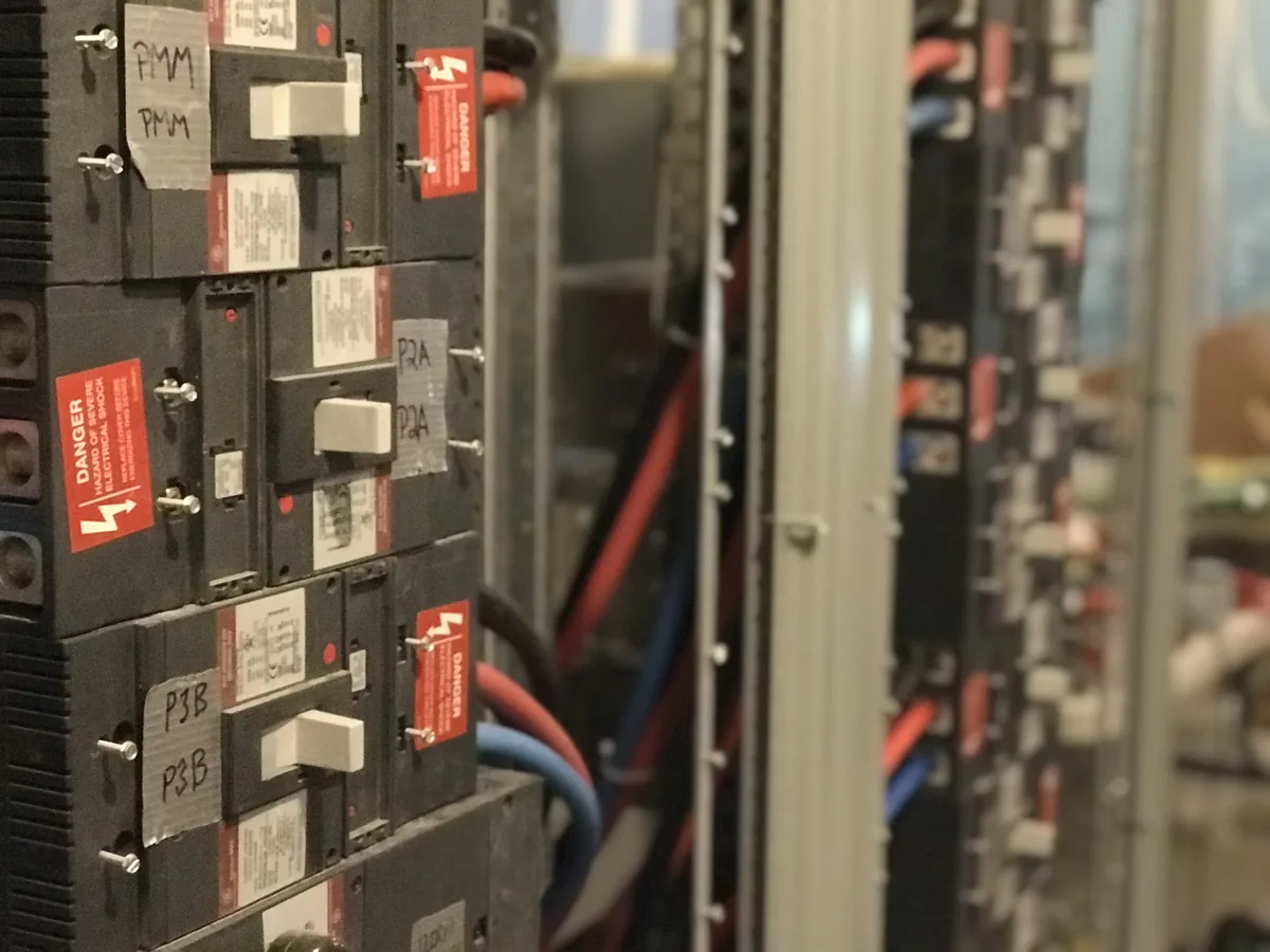 Florida master electrician performing emergency electrician