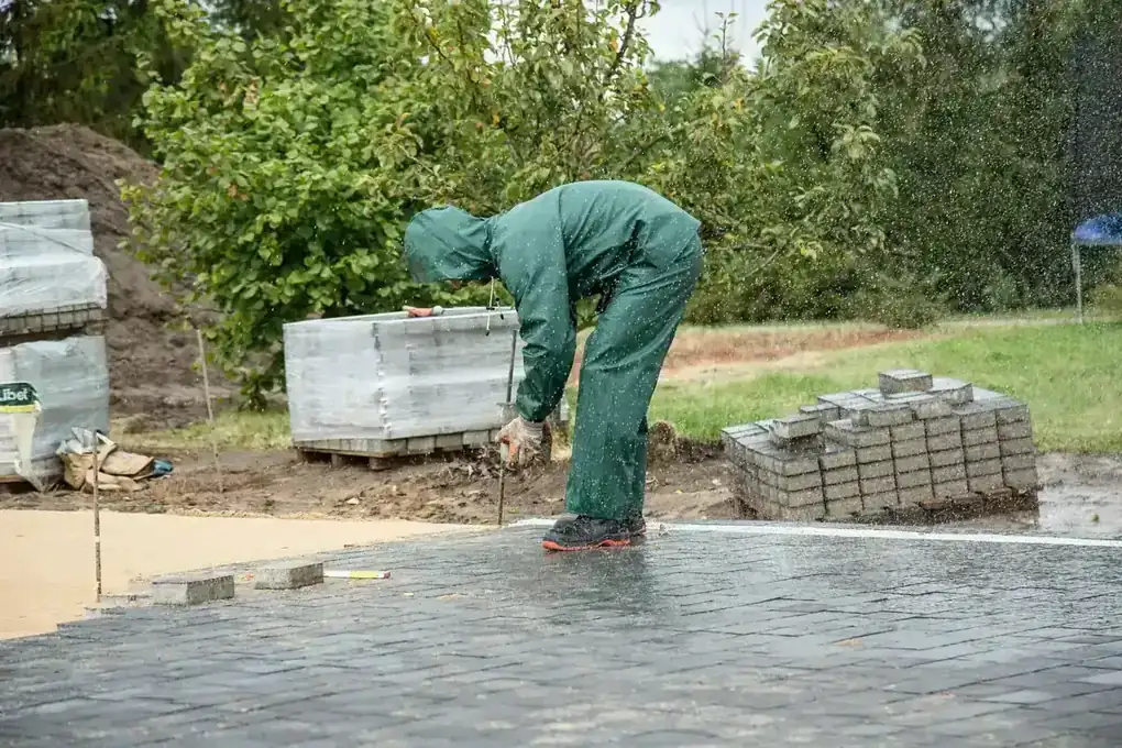 Licensed Florida contractor performing driveway paving