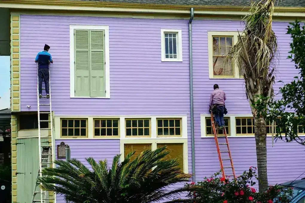 Licensed Florida contractor performing exterior painting