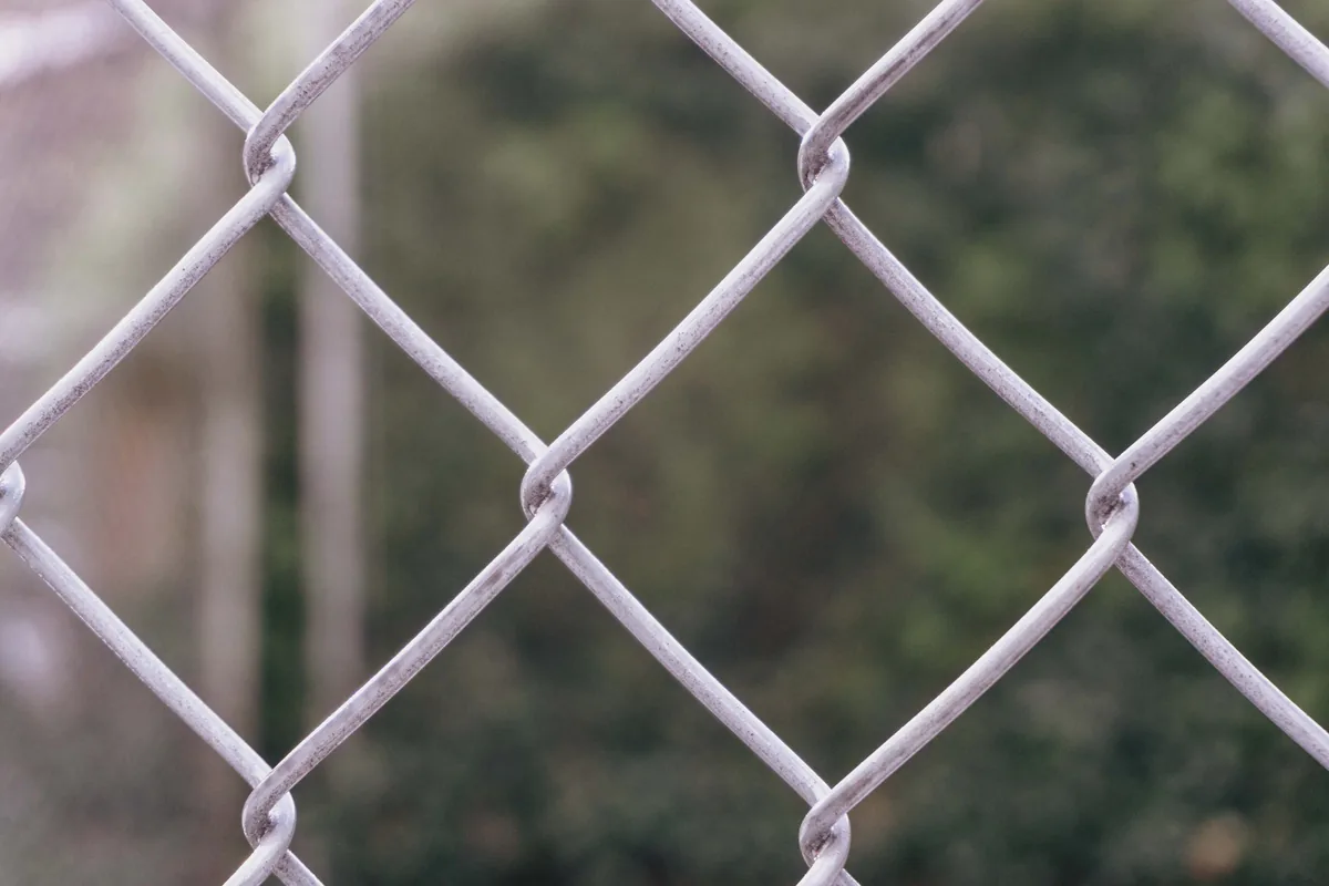 Licensed Florida contractor performing fence installation