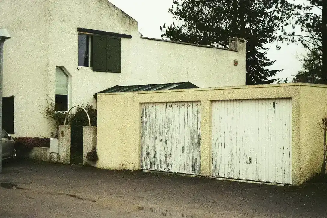 Garage Door Installation Florida — IWD Miami, licensed Florida contractor