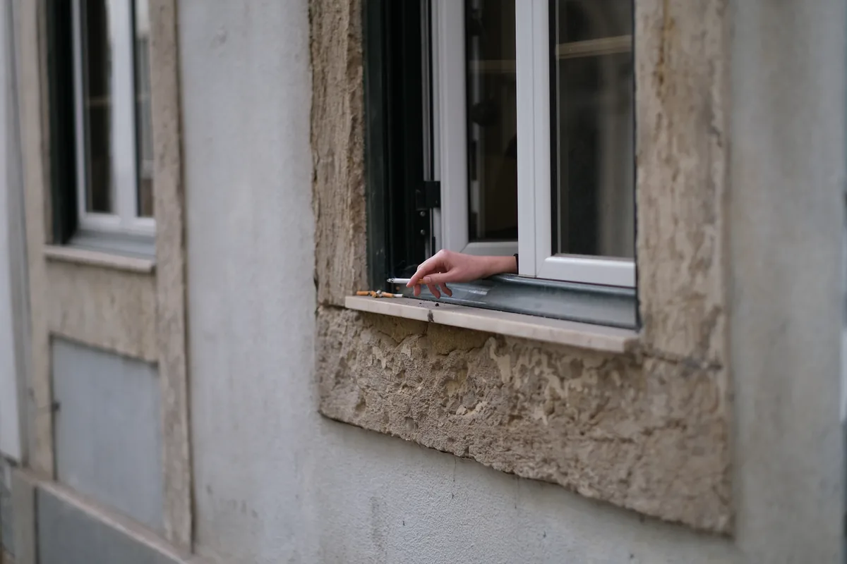 Licensed Florida contractor performing window replacement
