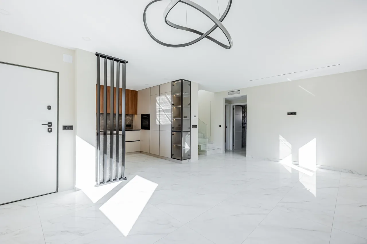 Tile Installation Florida — IWD Miami, licensed Florida contractor