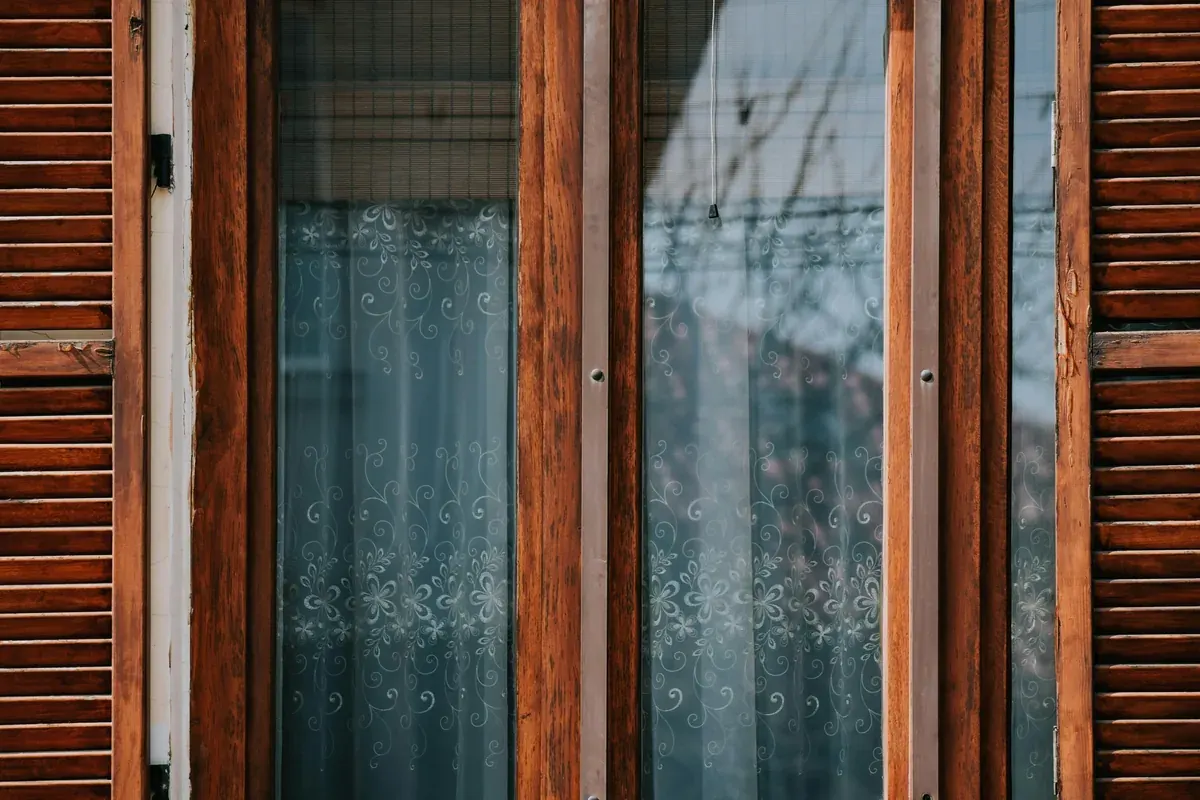 BPI-certified analyst performing energy star windows on a Florida home