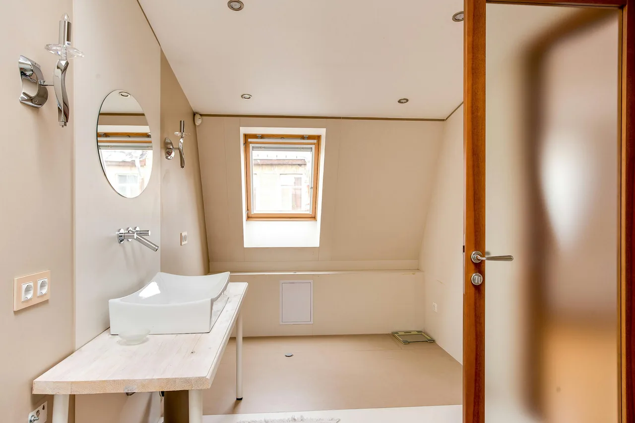 Spray Foam Insulation Florida — IWD Miami, licensed Florida contractor
